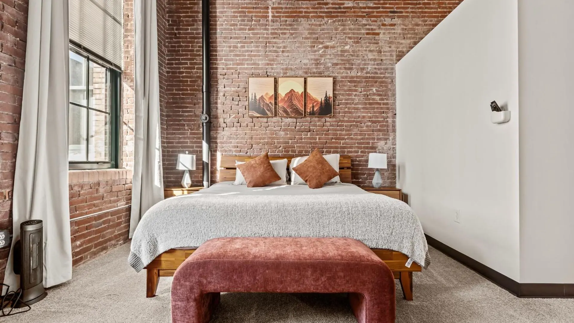 Luxury Industrial 2 Bedroom 2 Full Bath Strip District & Riverwalk Pittsburgh