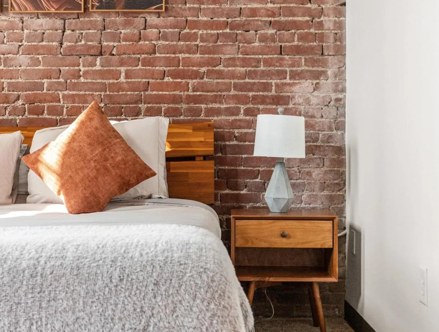 Luxury Industrial 2 Bedroom 2 Full Bath Strip District & Riverwalk Pittsburgh