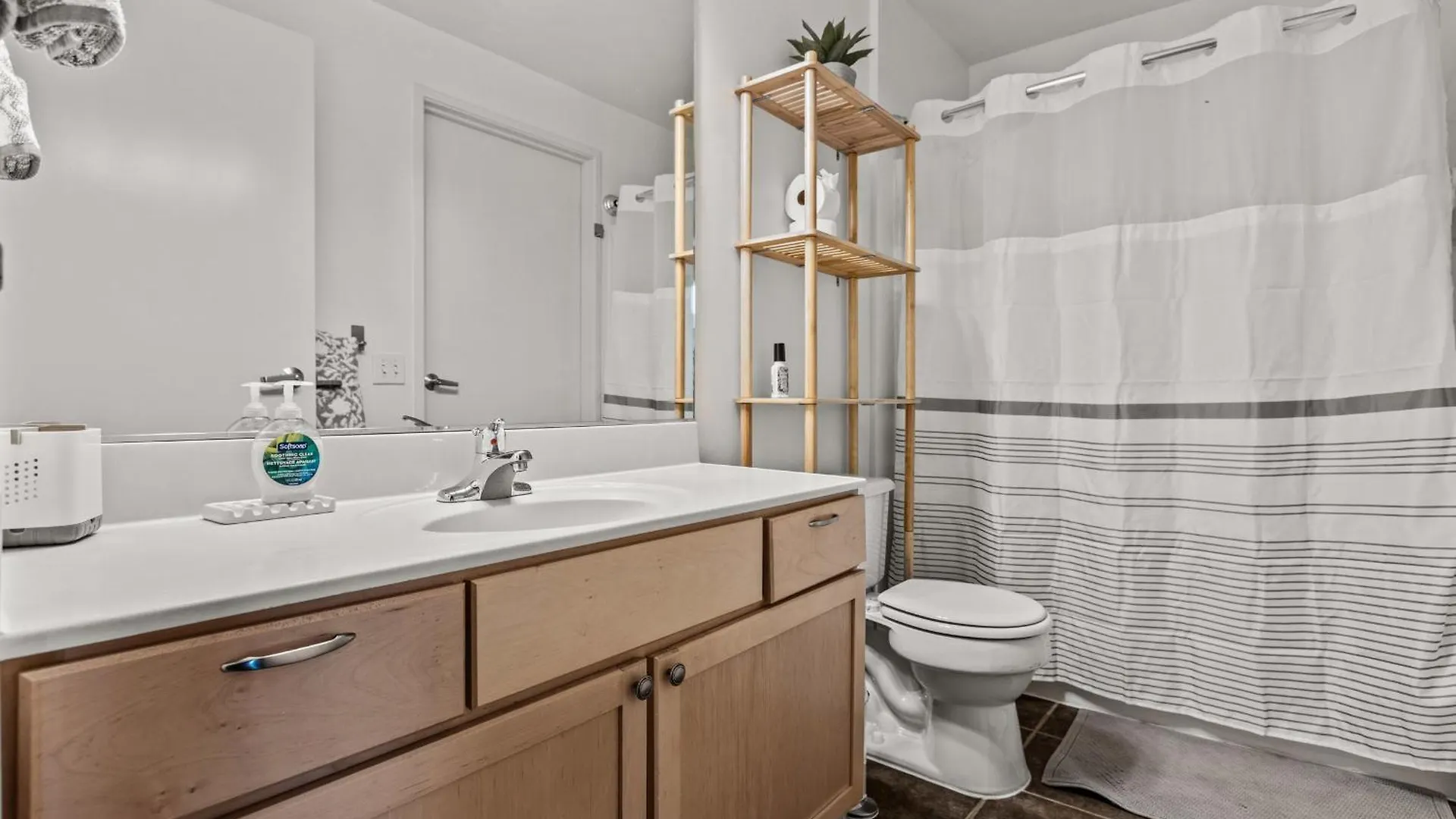 Luxury Industrial 2 Bedroom 2 Full Bath Strip District & Riverwalk Pittsburgh Apartamento